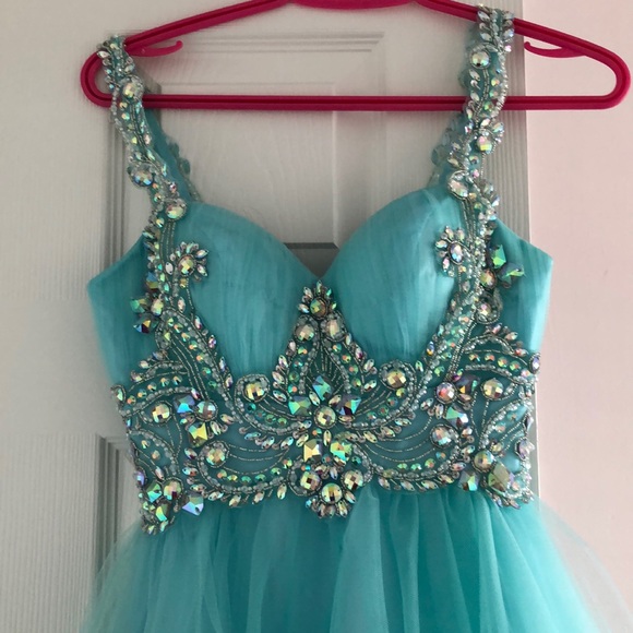 Prom/ graduation dress - Picture 2 of 2